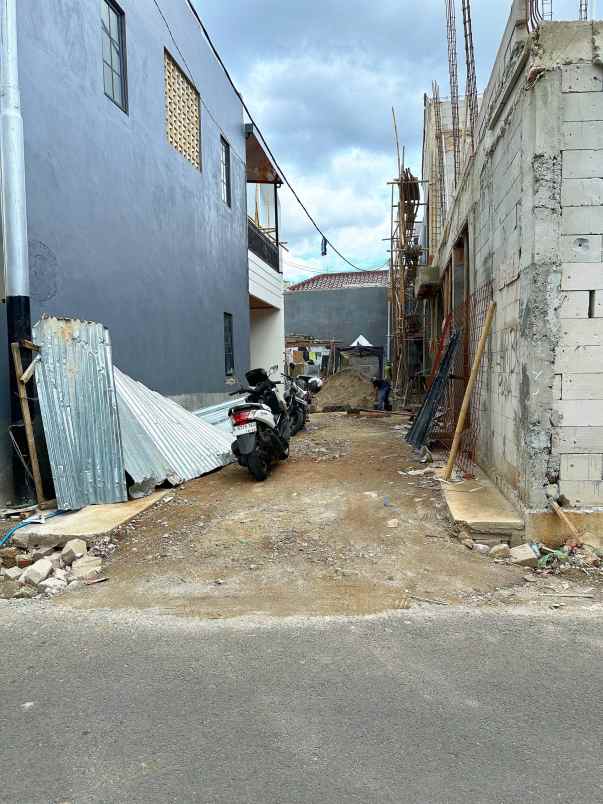 dijual kost jati padang