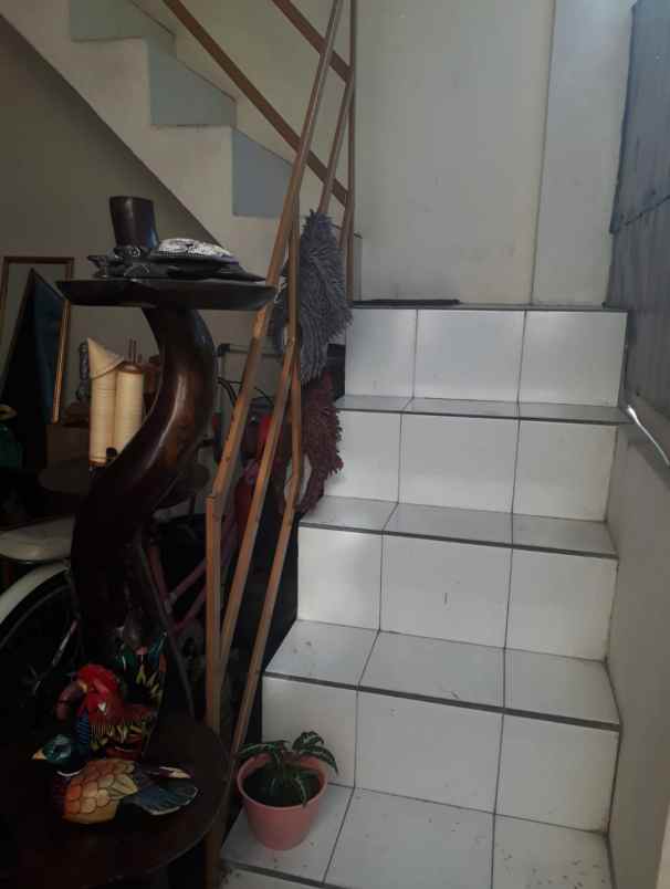 dijual kost jl nanas gang flamboyan