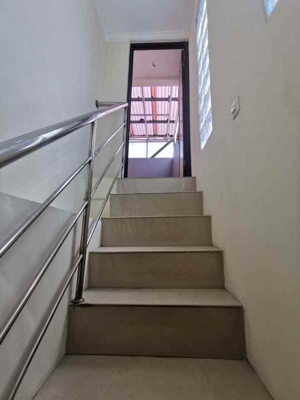 dijual ruko gudang kantor komplek istana mekar wangi