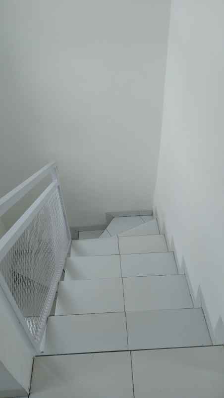 dijual rumah 2 lantai dekat ke pusat kota cimah