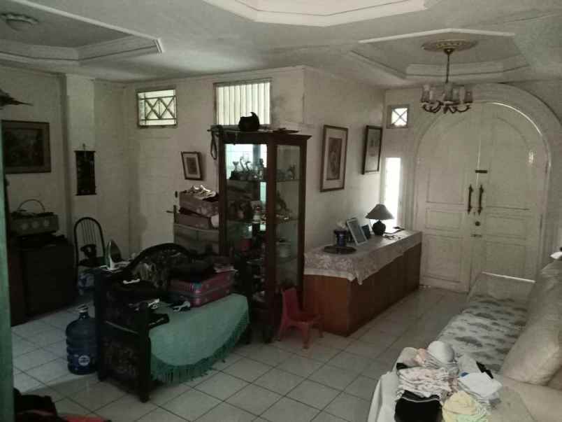 dijual rumah 2 lantai perlu renov di bintaro sektor 5