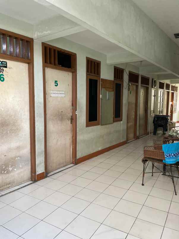 dijual rumah ada kios di kebayoran baru