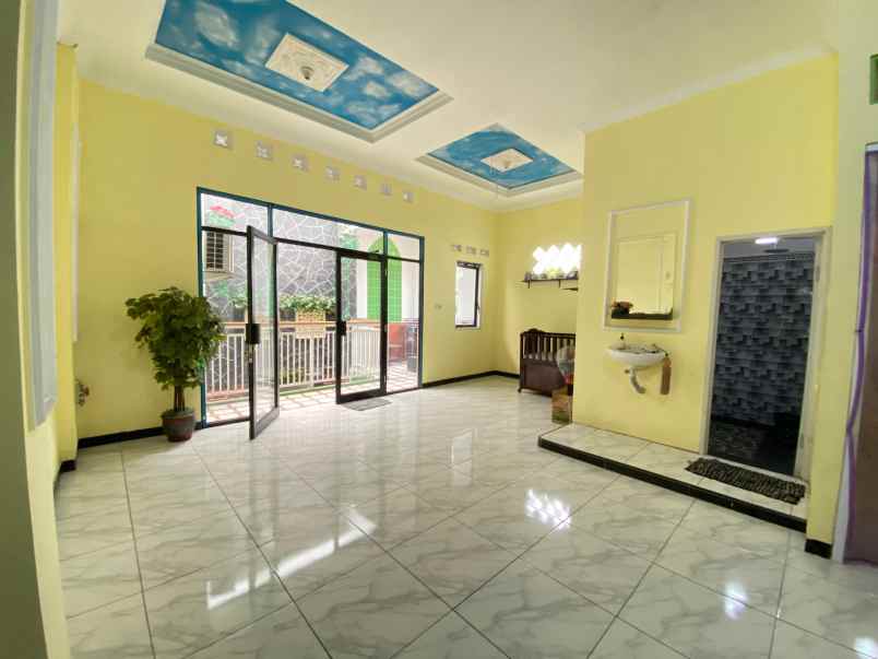 dijual rumah alamat jln pondok kacang