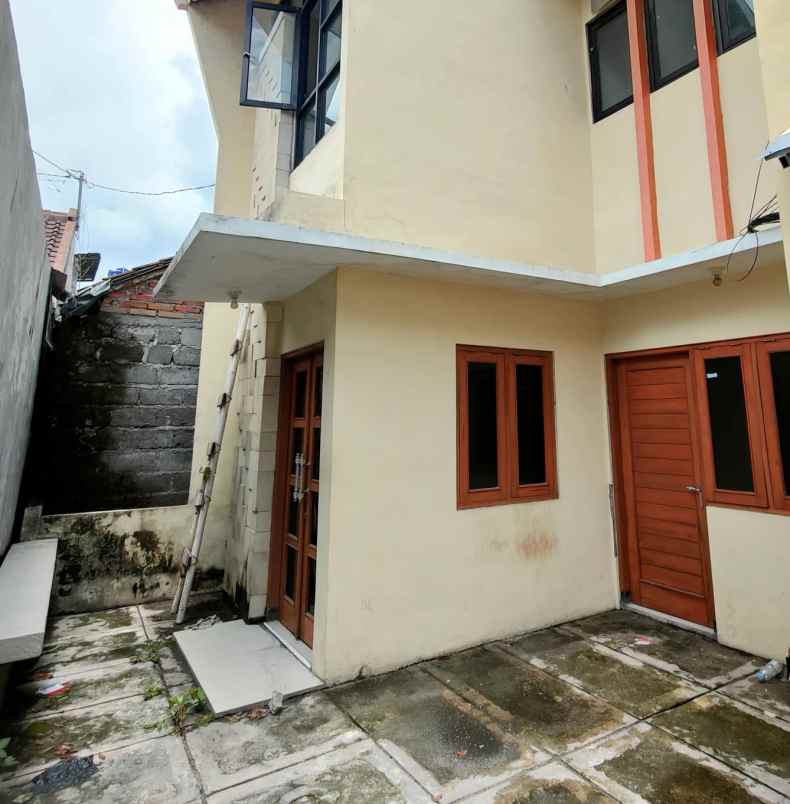 dijual rumah ambarketawang