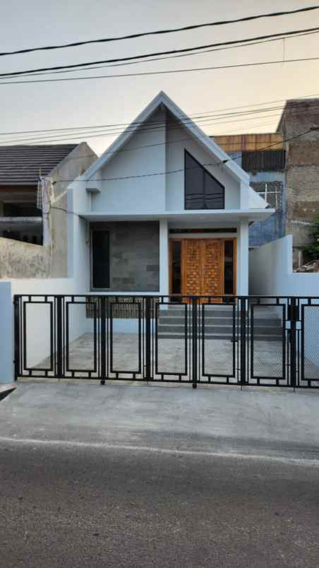 dijual rumah antapani