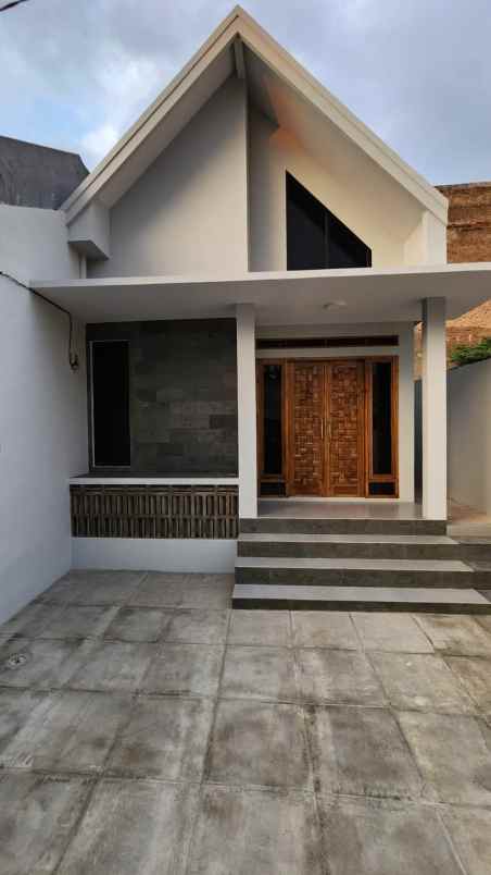 dijual rumah antapani