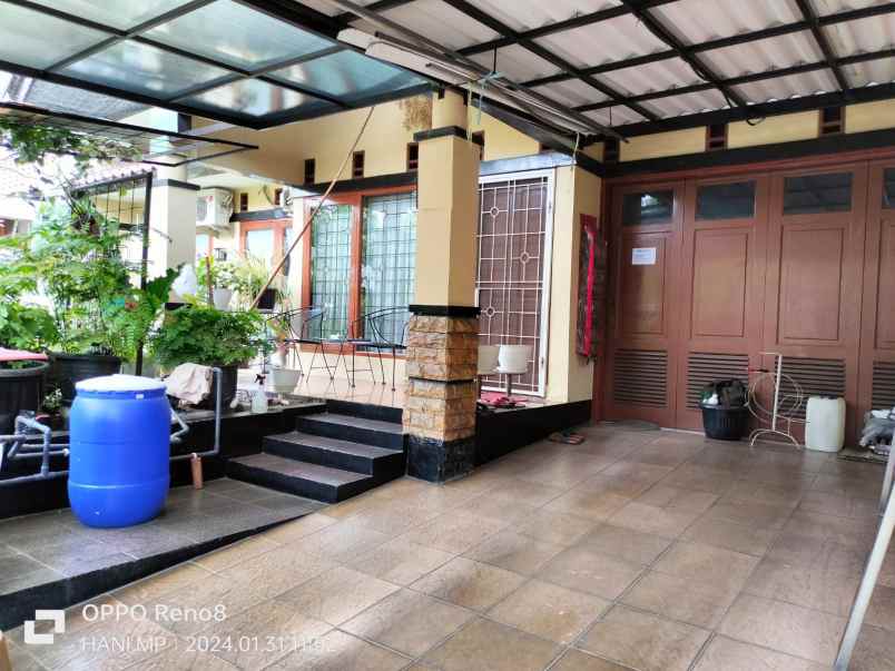 dijual rumah antapani