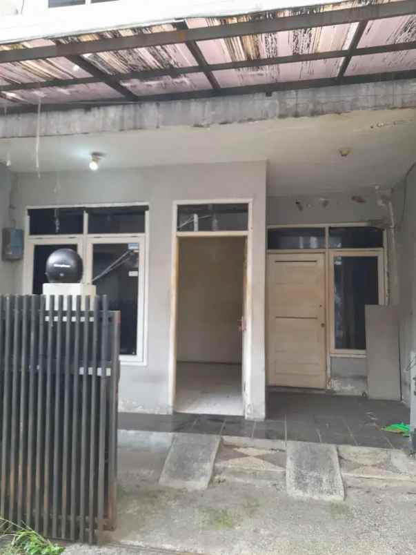 dijual rumah antapani