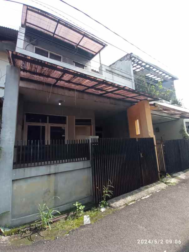 dijual rumah antapani