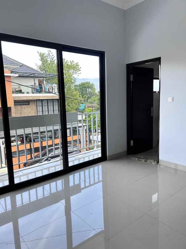 dijual rumah antapani