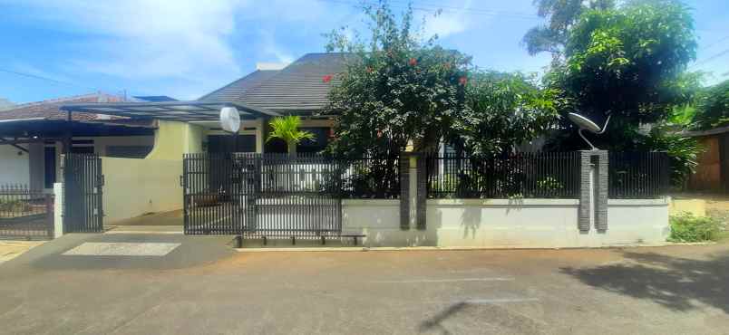 dijual rumah arcamanik endah