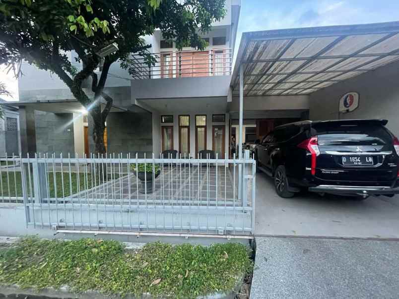 dijual rumah arcamanik endah