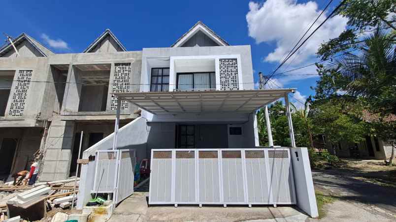 dijual rumah argomulyo