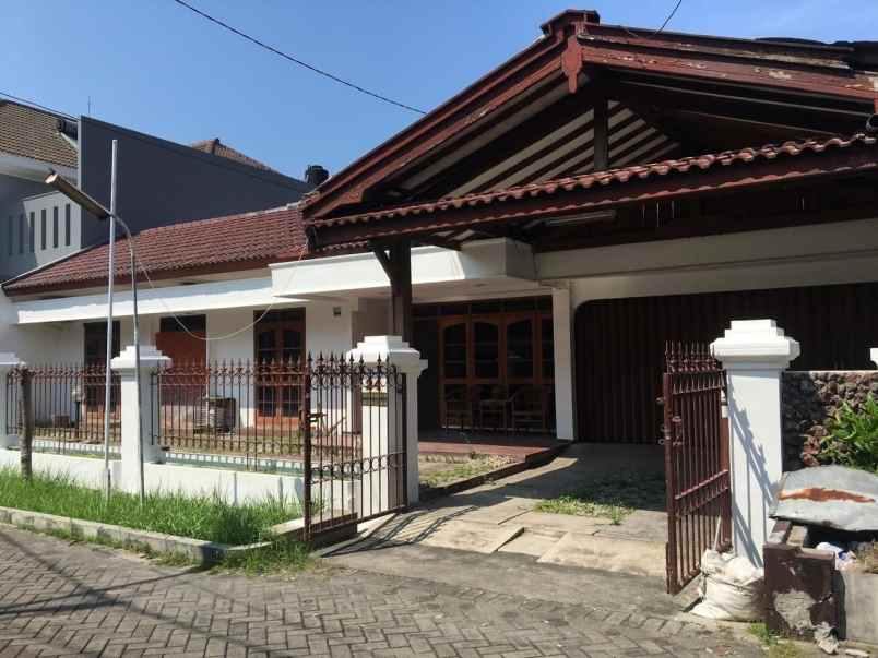 dijual rumah babatan pantai