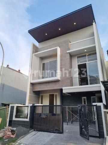 dijual rumah bagus split level di pakuwon city