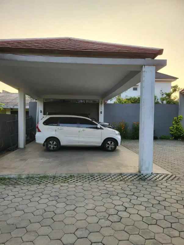 dijual rumah bambu apus