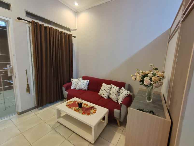 dijual rumah bambu apus