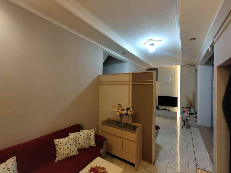 dijual rumah bambu apus