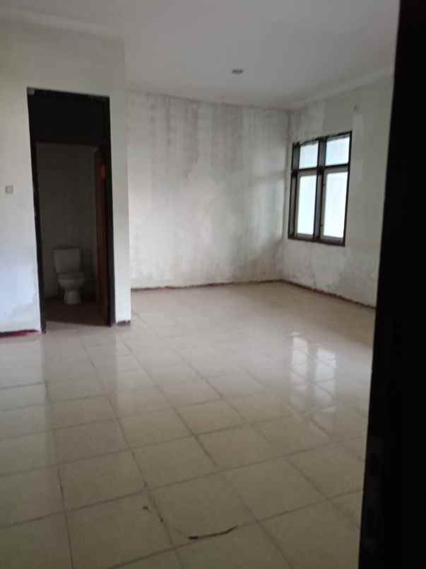 dijual rumah bangunan luas