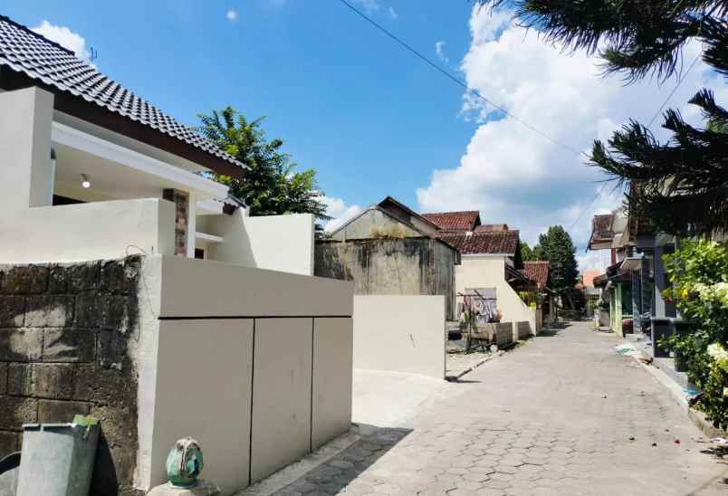 dijual rumah banguntapan