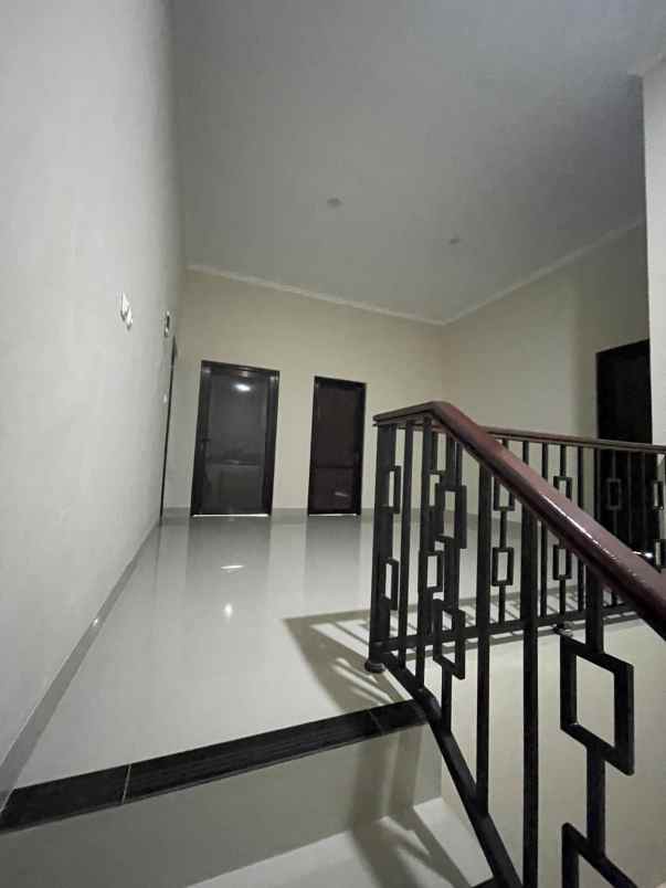 dijual rumah barat unisa