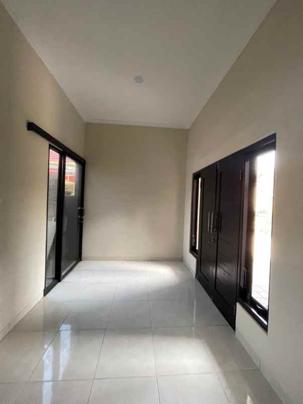dijual rumah barat unisa