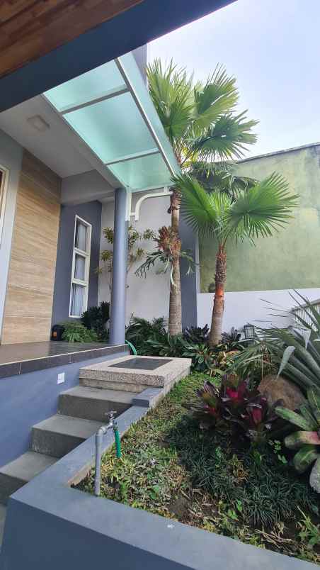 dijual rumah batu