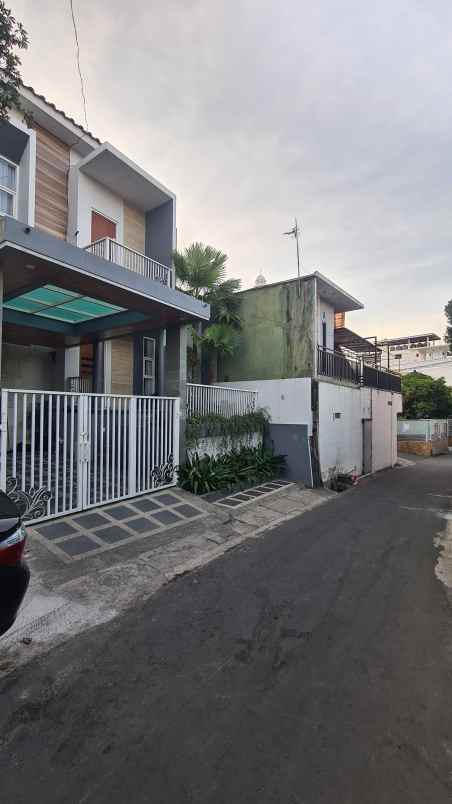 dijual rumah batu