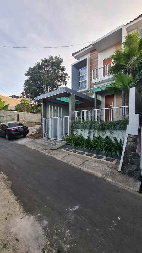 dijual rumah batu