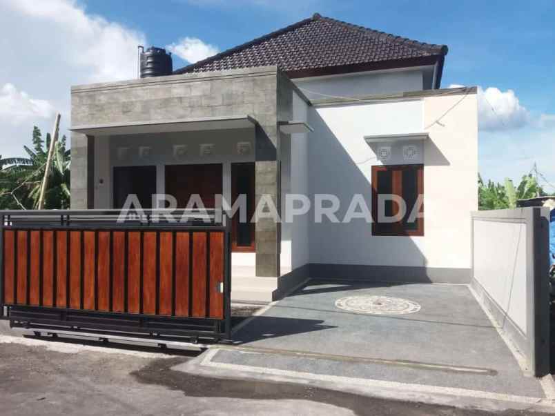 dijual rumah batubulan