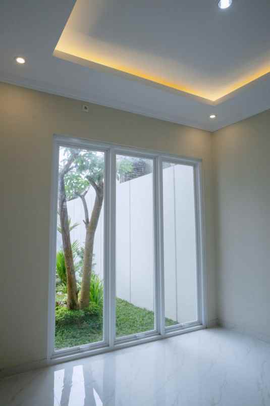 dijual rumah belakang hotel hyatt yogyakarta