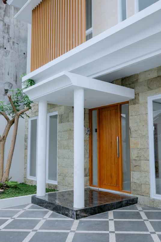 dijual rumah belakang hotel hyatt yogyakarta