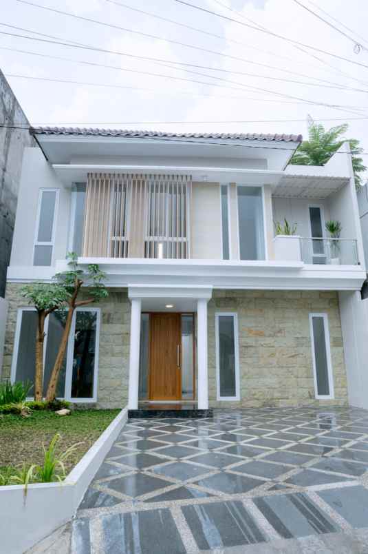 dijual rumah belakang hotel hyatt yogyakarta