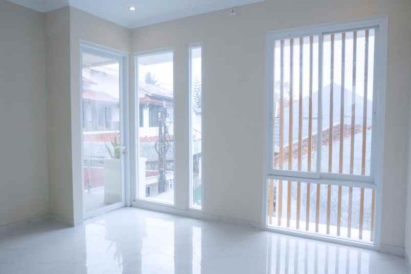 dijual rumah belakang hotel hyatt yogyakarta