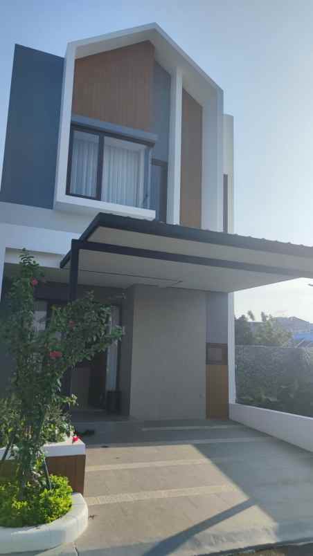 dijual rumah caprina di metland puri