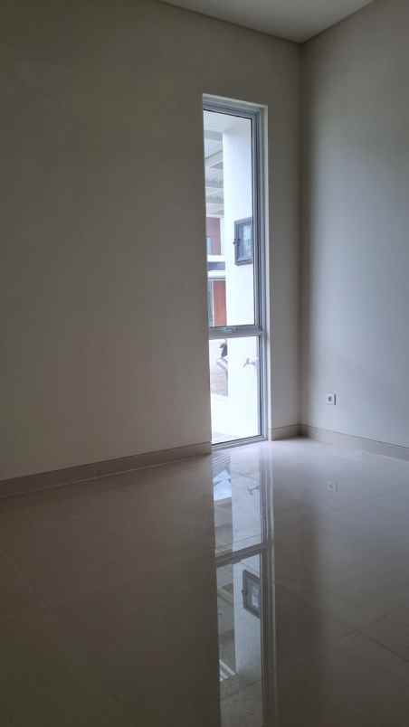 dijual rumah central park juanda