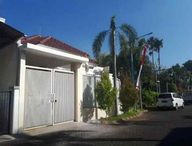 dijual rumah central park wiguna