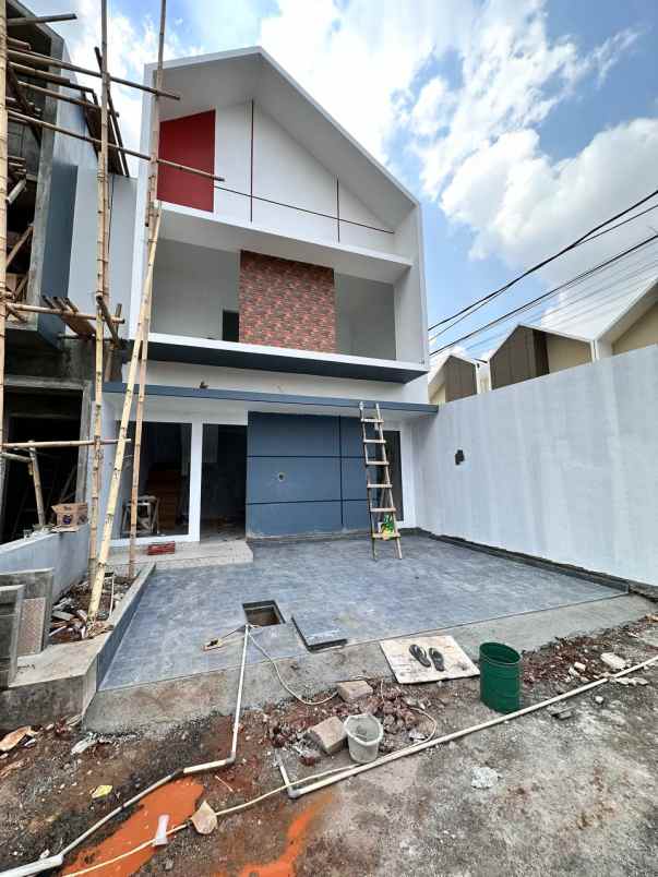 dijual rumah cilangkap