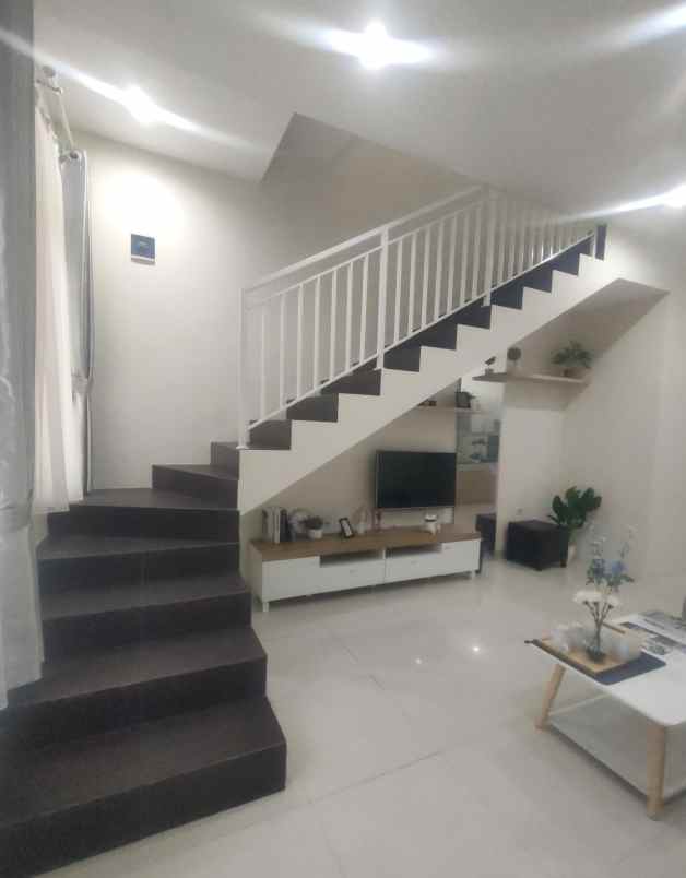 dijual rumah cipadu jaya kota tangerang