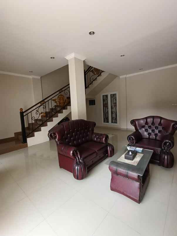 dijual rumah cipinang besar