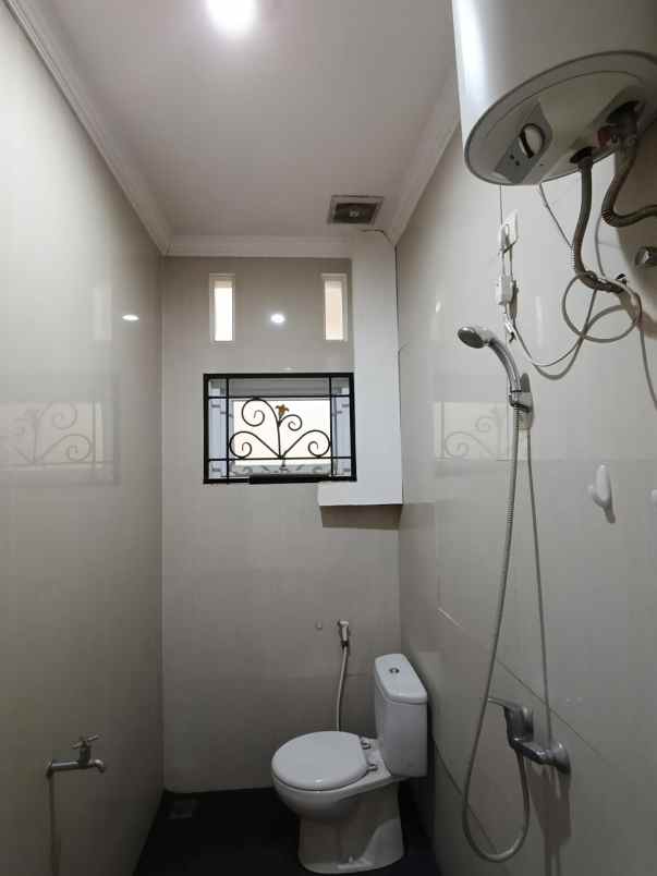 dijual rumah cipinang besar