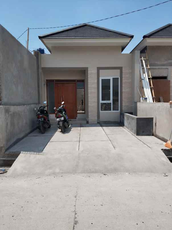 dijual rumah cisaranten kulon