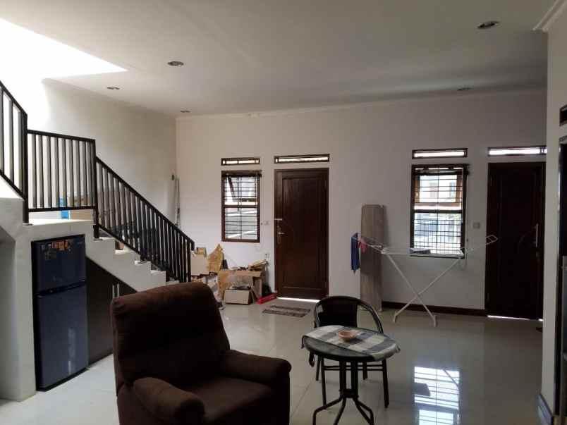 dijual rumah cisasawi cihanjuang