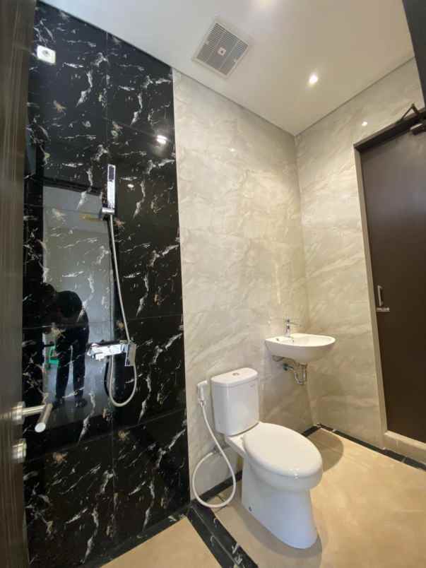 dijual rumah citraland international