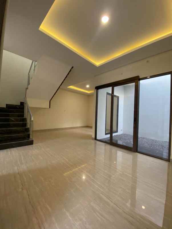 dijual rumah citraland international