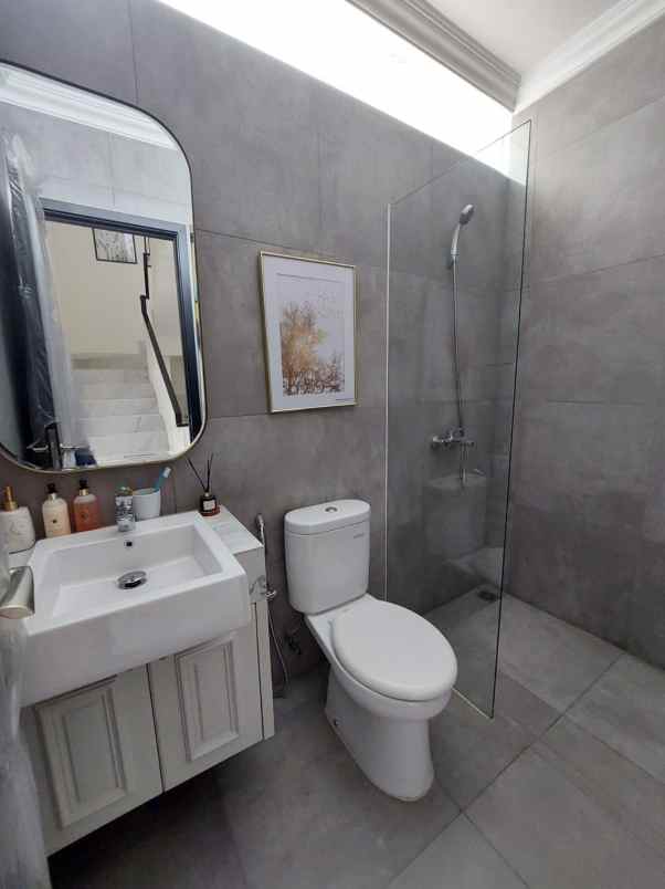 dijual rumah cluster maison de wisteria