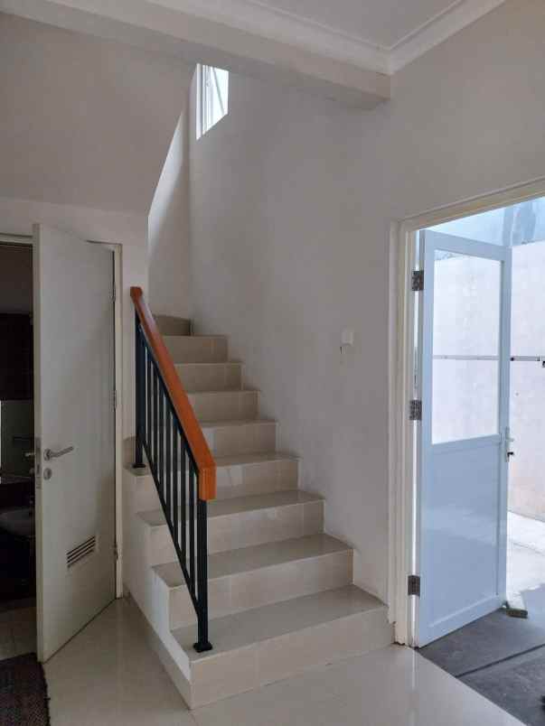 dijual rumah cluster monte farella