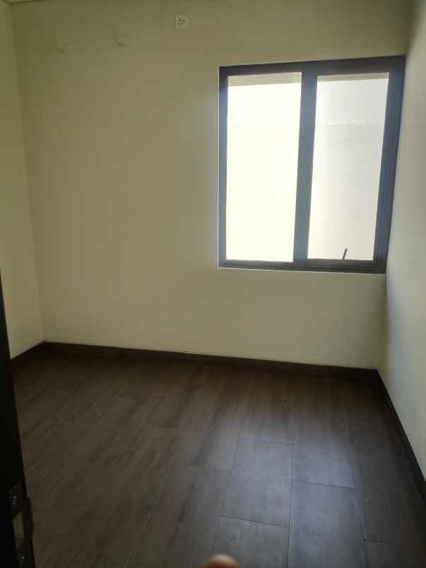 dijual rumah cluster patio lippo