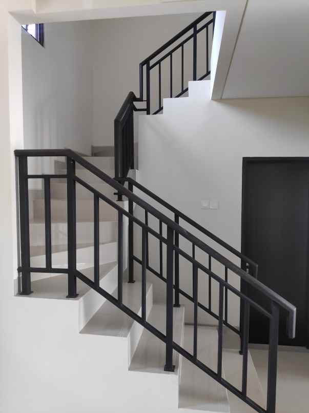 dijual rumah cluster patio lippo