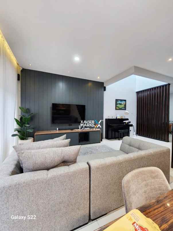 dijual rumah crystal golf